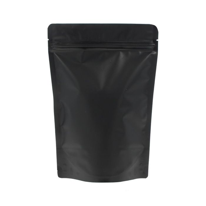 Mat zwarte doypack met afscheurinkeping en gripsluiting.