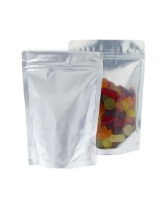 Transparante en mat zilveren doypack met afscheurinkeping en gripsluiting.